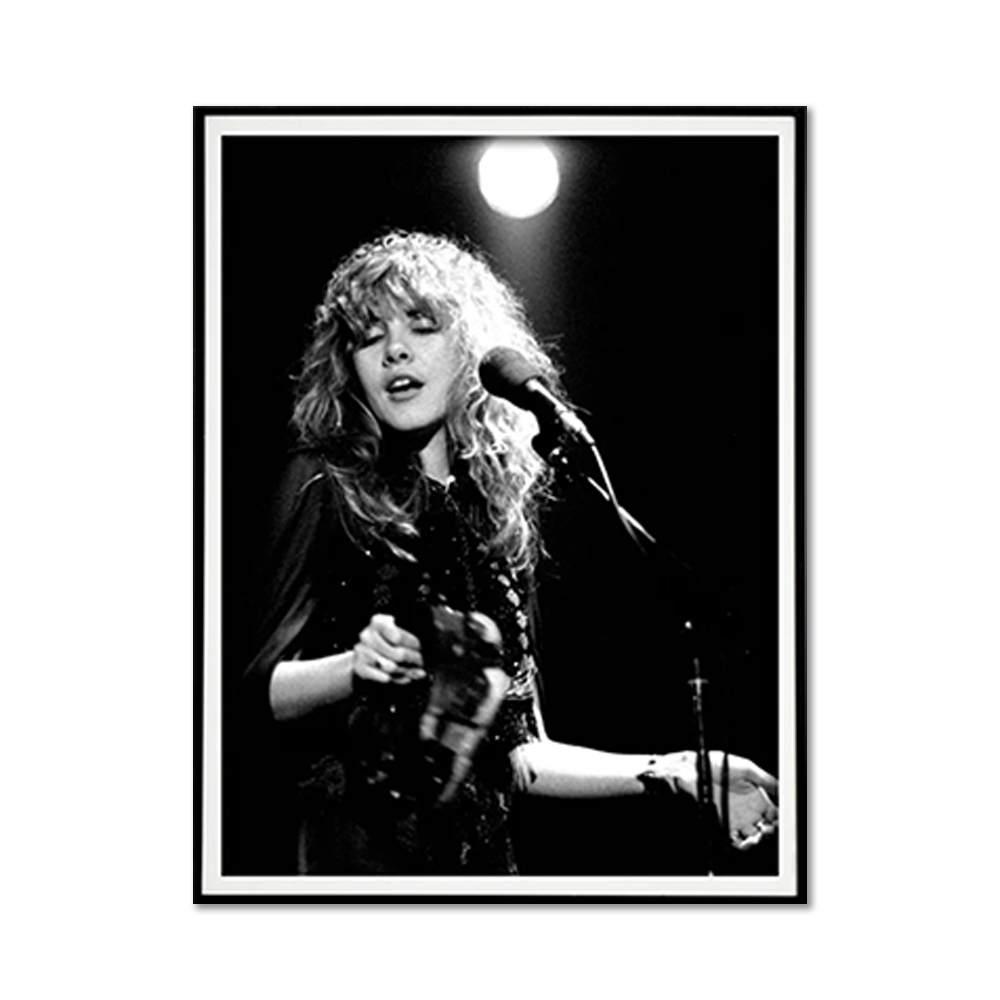 V207-2252-002-183728-00 Wall Art 40cmx60cm Young Stevie Nicks in Concert Poster, Black Frame Canvas - Image 1