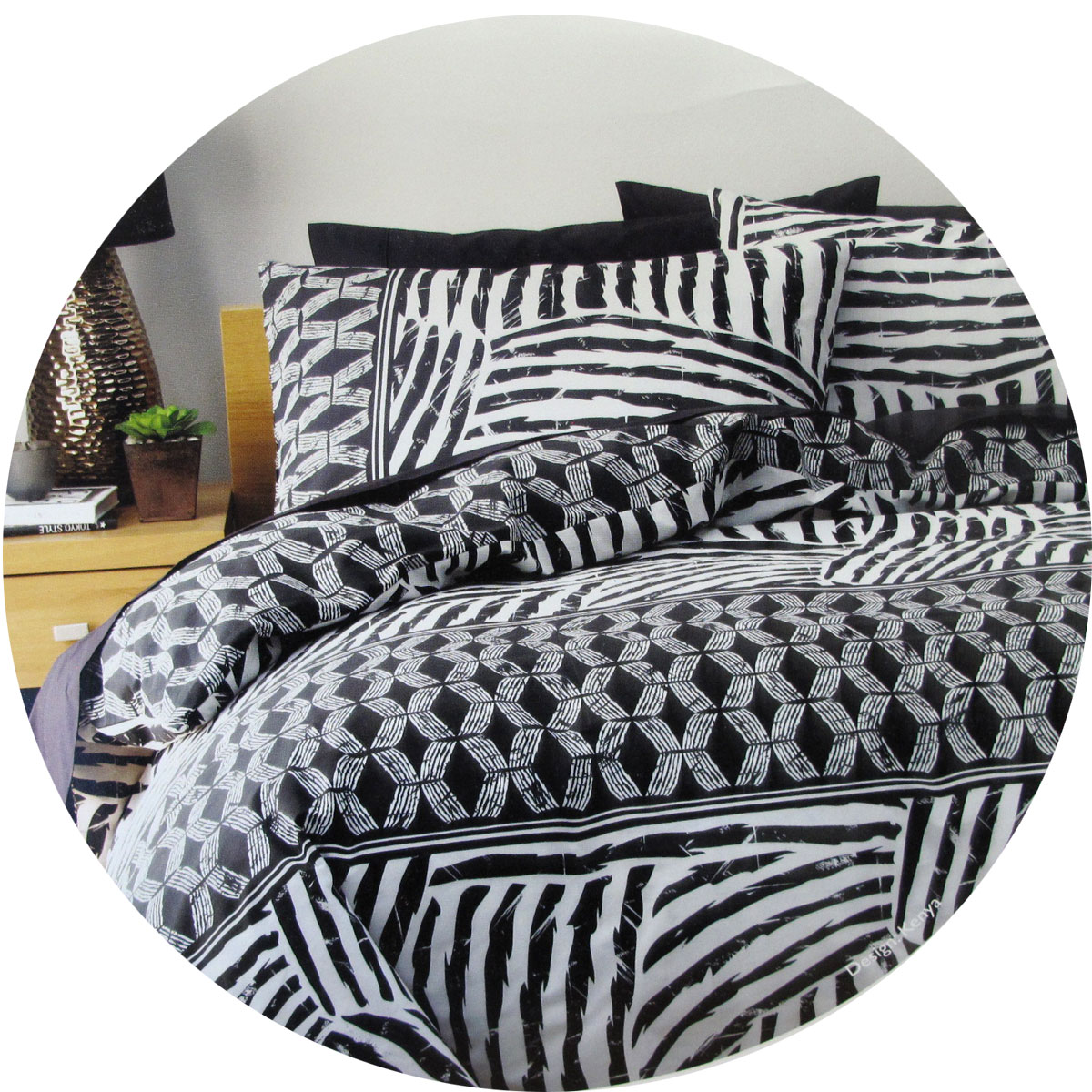V442-AVT-QUILTCS-KENYA-BLACK-DS-159119-00 Homeport Kenya Black Printed Geometric Quilt Cover Set Double - Image 1