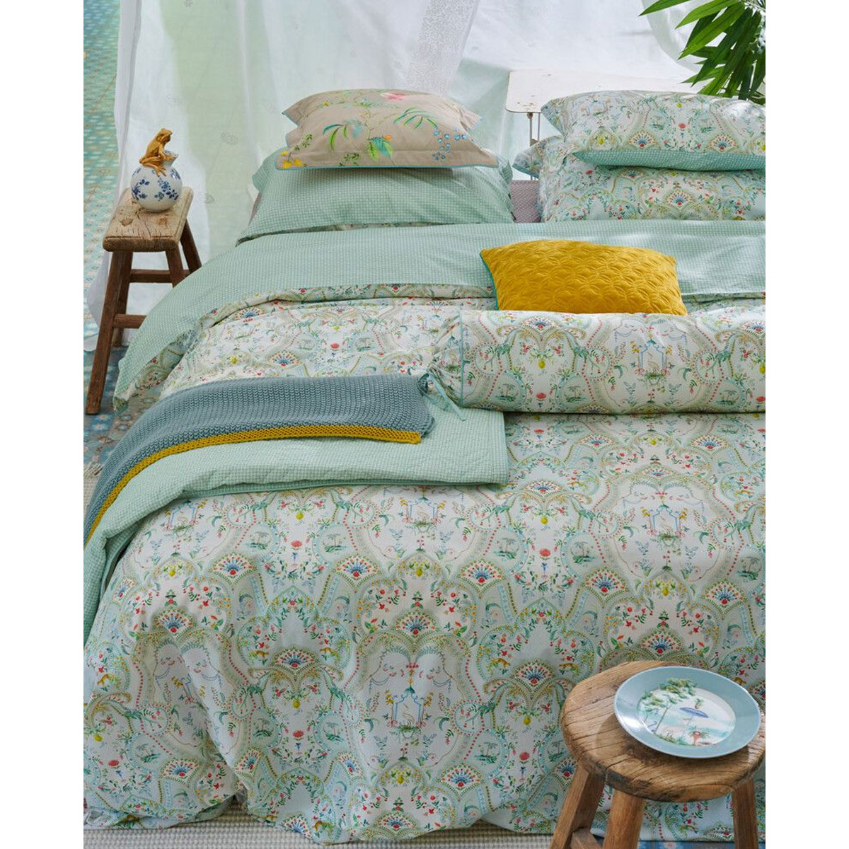 V442-HIN-QUILTCS-CURIOUSANIMALS-WHITE-KI-82490-00 PIP Studio Curious Animals White Cotton Quilt Cover Set King - Image 1