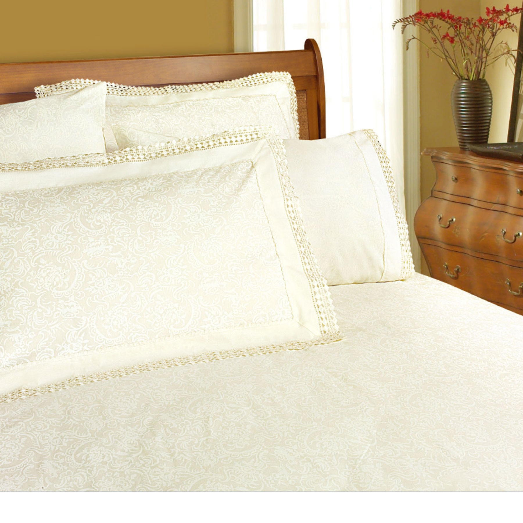 V442-KIT-SHEETS-MICROFIBREMACHINELACE-CREAM-DS-158565-00 Shangri La Microfibre Machine Lace Sheet Set Cream Double - Image 1