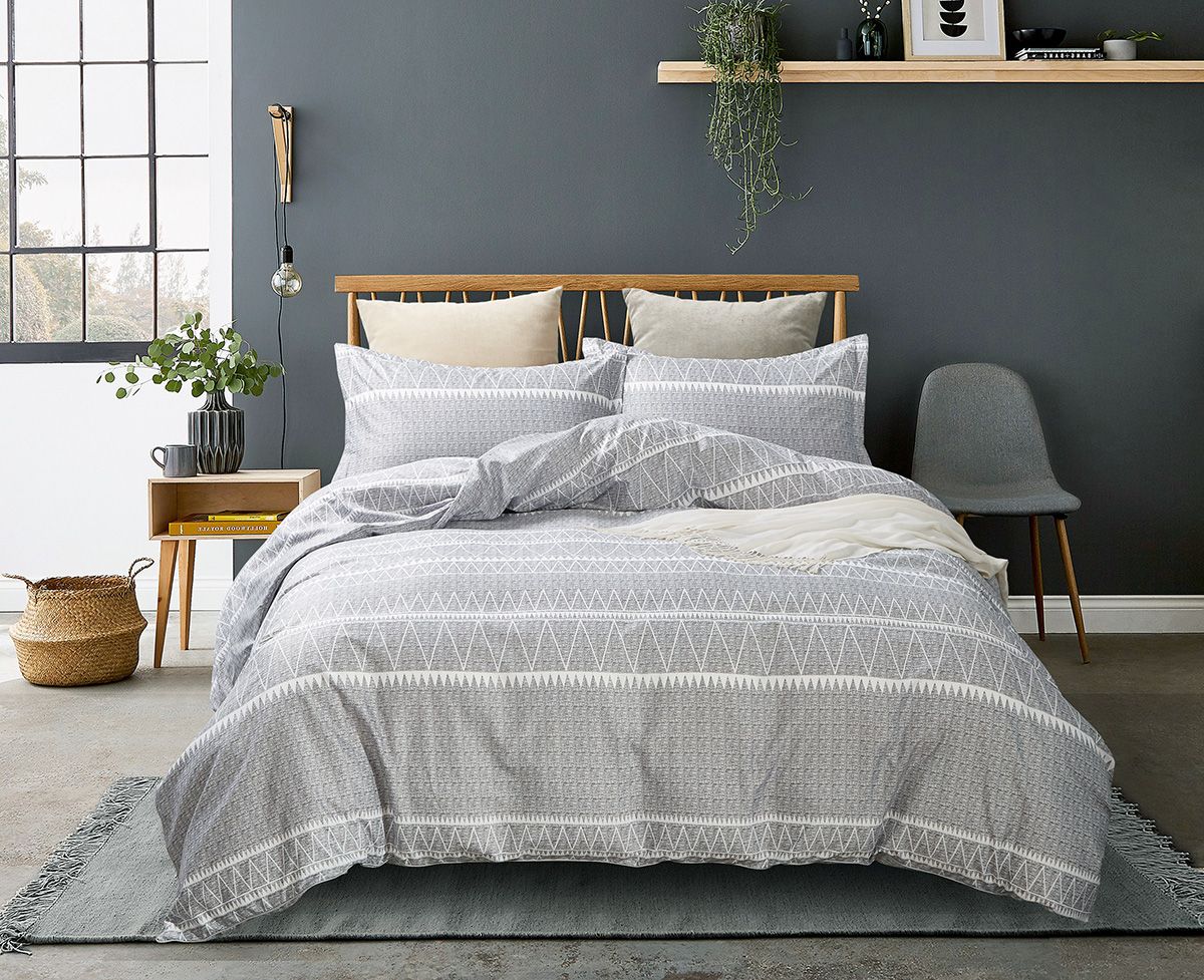 V493-MQ-457-87711-00 Winslow Queen Size Duvet Quilt Cover Set - Image 1