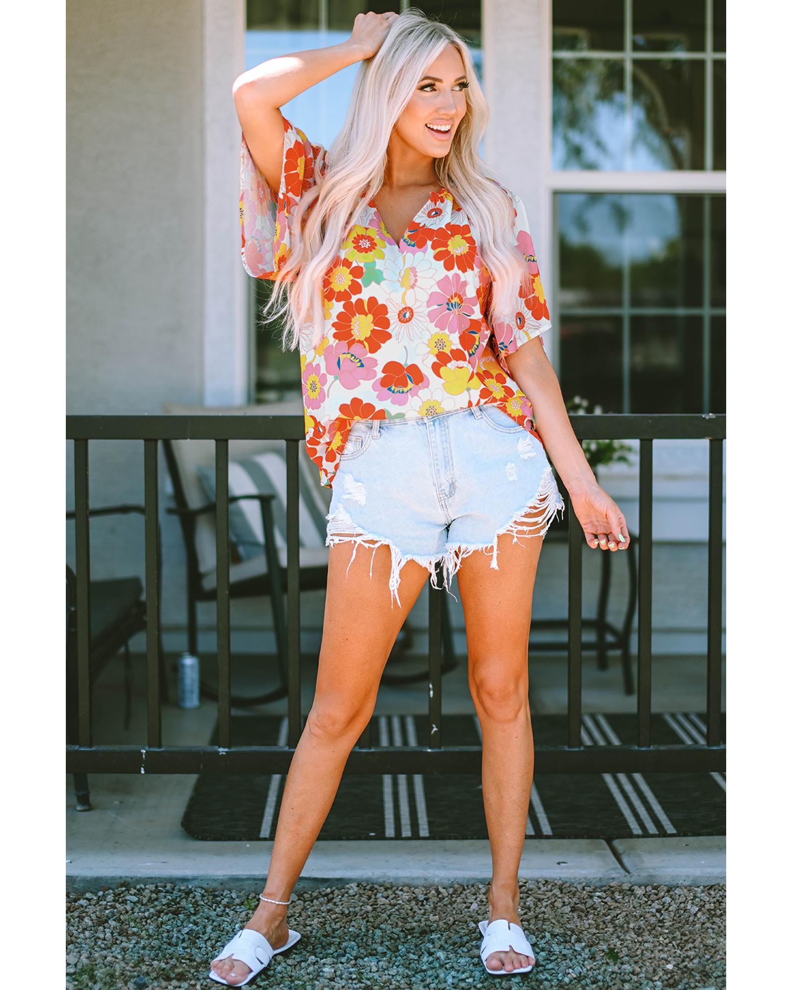 V539-AZEXDC25120812-14-L-202508261450-00 Azura Exchange Abstract Print V Neck Half Sleeve Blouse - L - Image 1