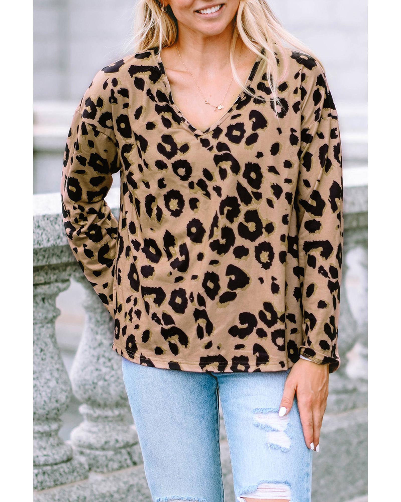 V539-AZEXDC25121724-17-M-202508290750-00 Azura Exchange Leopard Print V Neck Long Sleeve Top - M - Image 1
