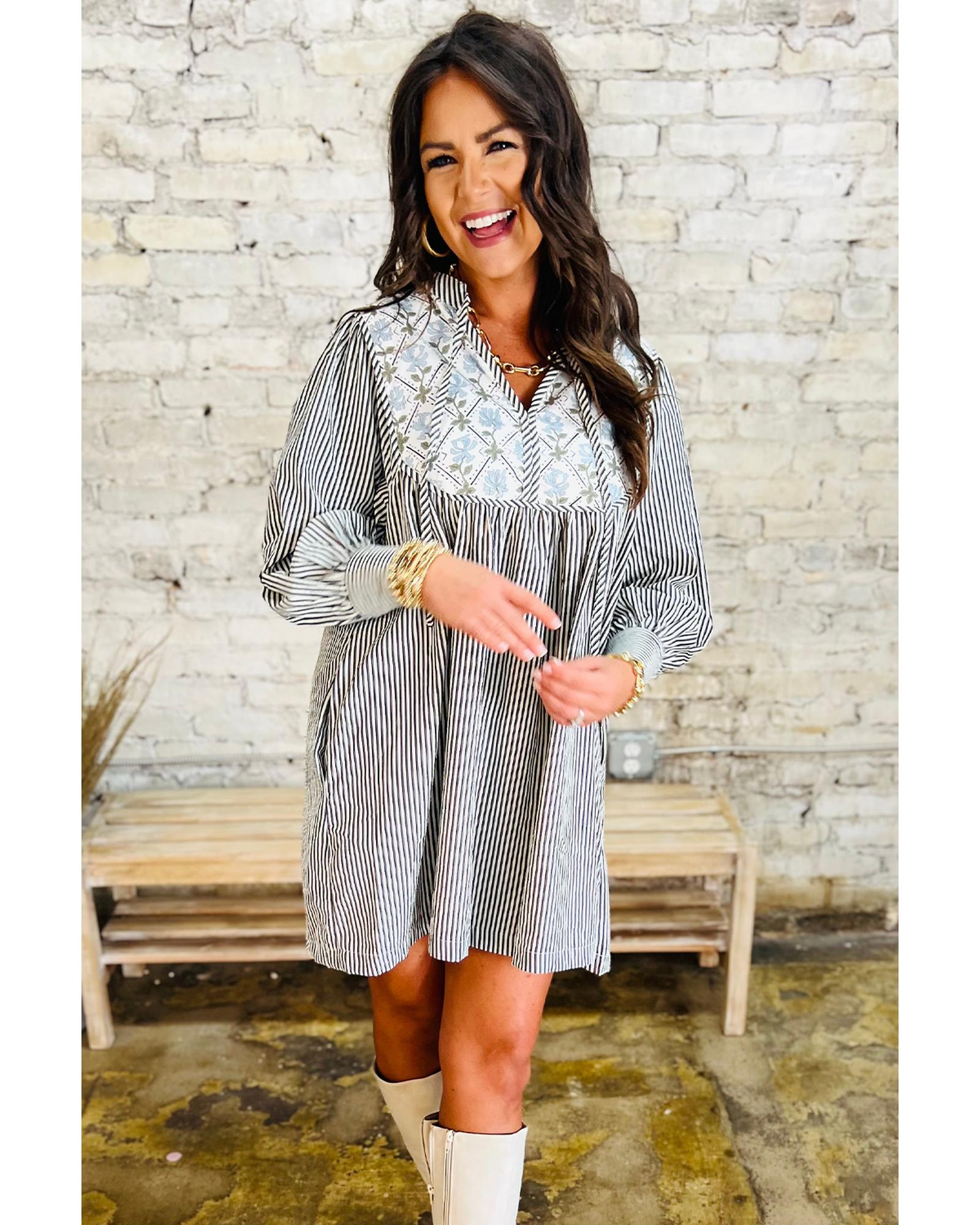 V539-AZEXDC6123216-P219-S-202508301735-00 Black Stripe Floral Patchwork Tied V Neck Shift Long Sleeve Mini Dress - S - Image 1