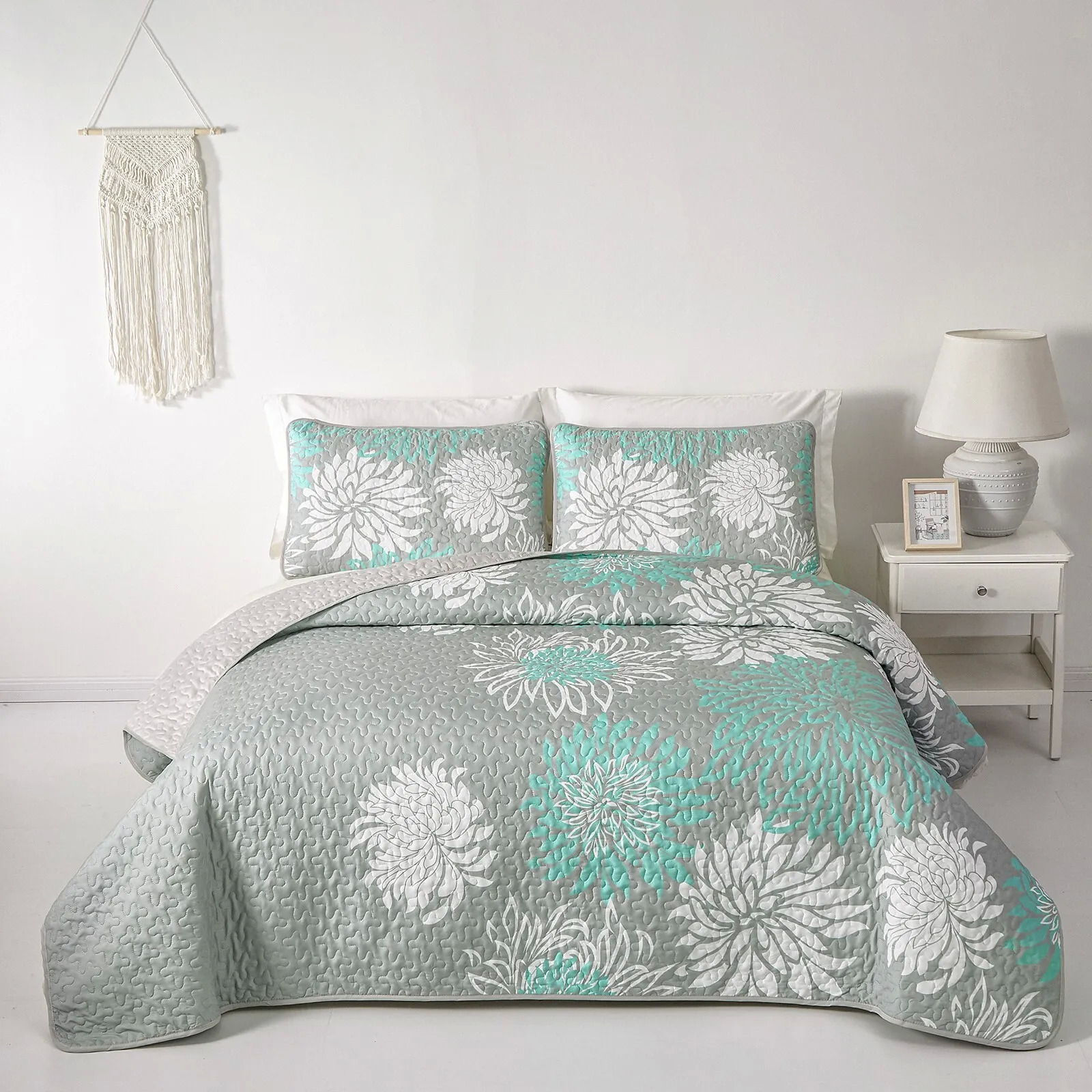 V745-MAC080164Q13U-190953-00 Elegant Quilted Bedspread and Pillowcases Set: Infuse Your Bedroom with Charm - Queen size - Image 1