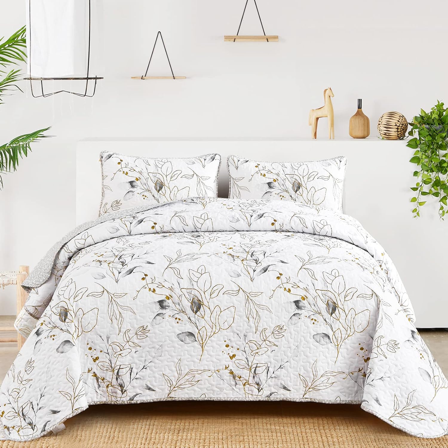 V745-MAC080365Q13U-190929-00 Breathtaking Quilted Coverlet and Pillowcases Set: Transform Your Bedroom's Look - Queen size - Image 1