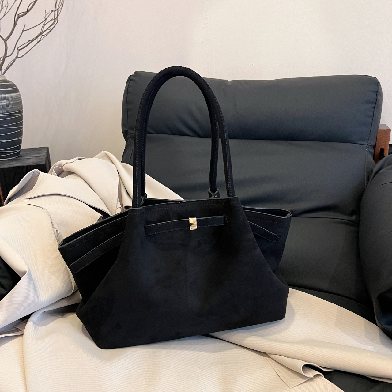 V888-ELOSUNG12974-213903-00 Black Elegant PU Tote Bag - Soft and Stylish Handbag for Everyday Use - Image 1