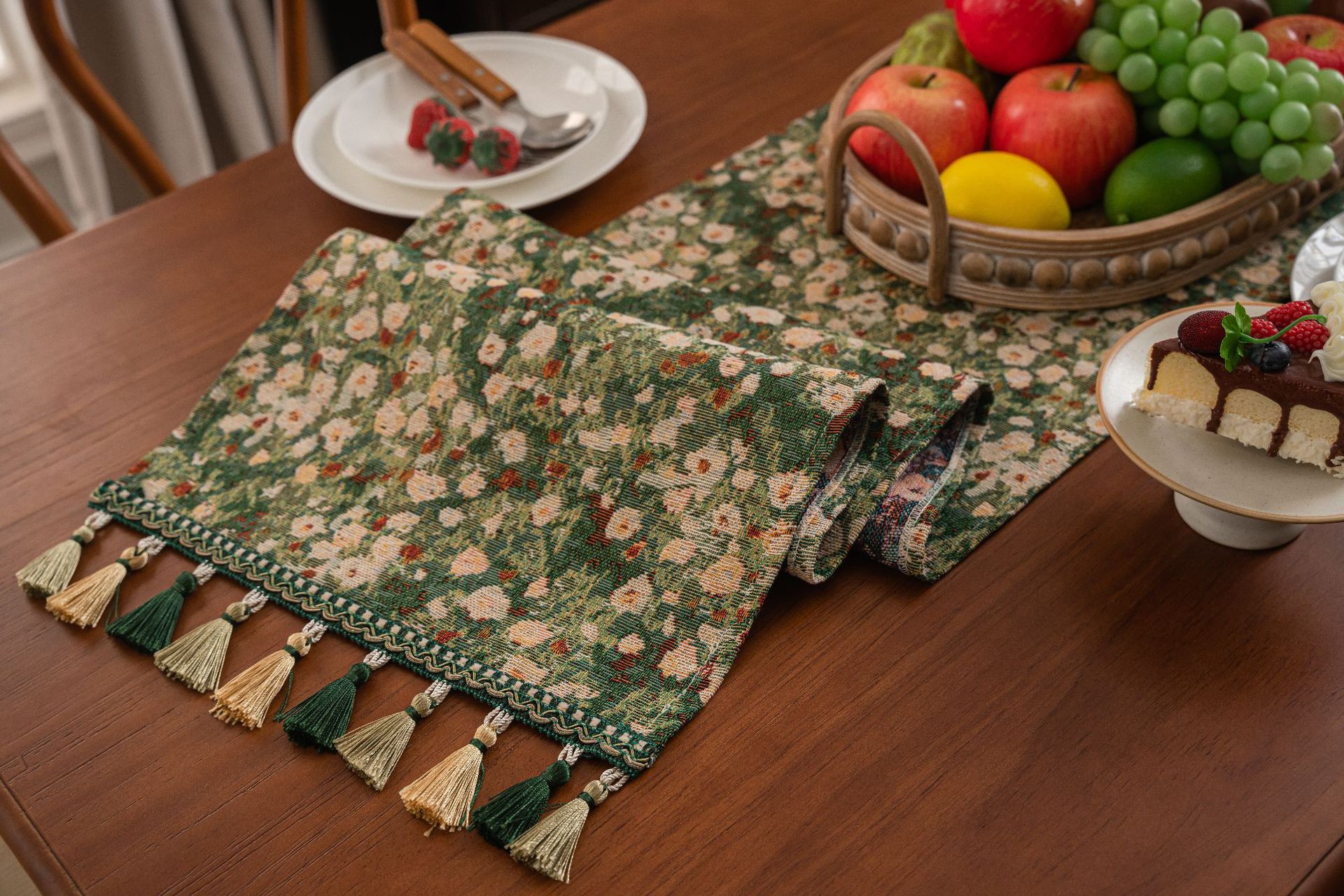 V888-ELOSUNG22360-202503251536-00 Floral Table Runner with Tassels - Jacquard Green Farmhouse Style (33x220cm) - Image 1