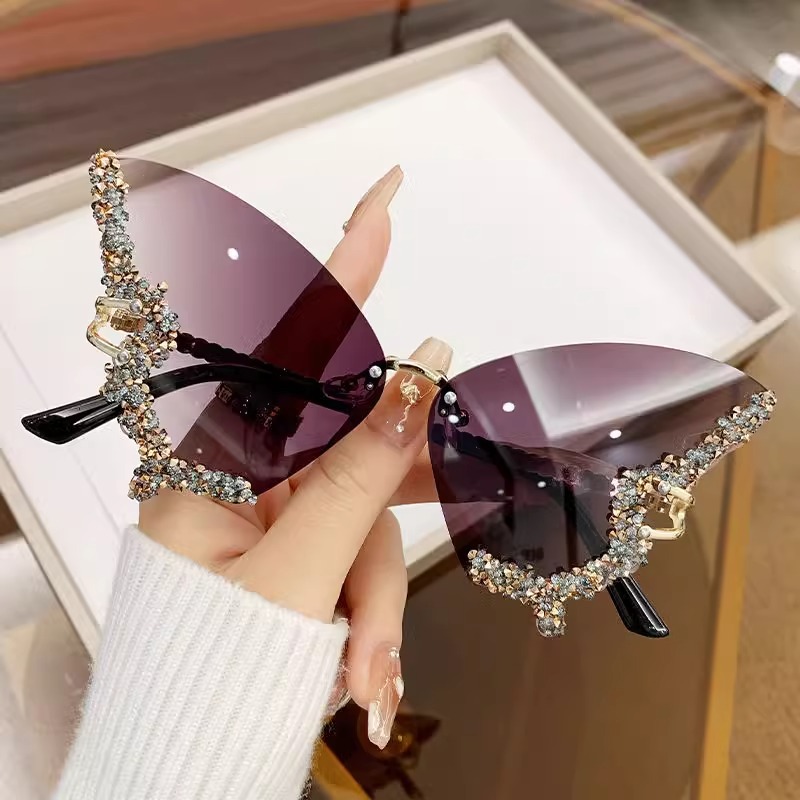 V888-ELOSUNG22685-202504011321-00 Gradient gray full diamonds 2 - PCS Fashion Street Style Sunglasses: Diamonte Butterfly Edition - Image 1