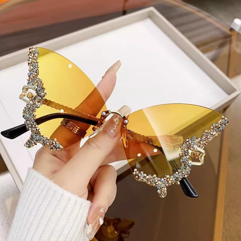 V888-ELOSUNG22690-202504011322-00 Yellow 2 - PCS Fashion Street Style Sunglasses: Diamonte Butterfly Edition - Image 1