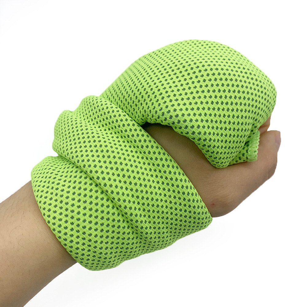 V888-ELOSUNG24414-202504011206-00 Green 4-Piece Portable Cooling Towel Set - Quick-Dry Ice-Cool Towel for Sports, Travel, and Heat Relief - Image 1