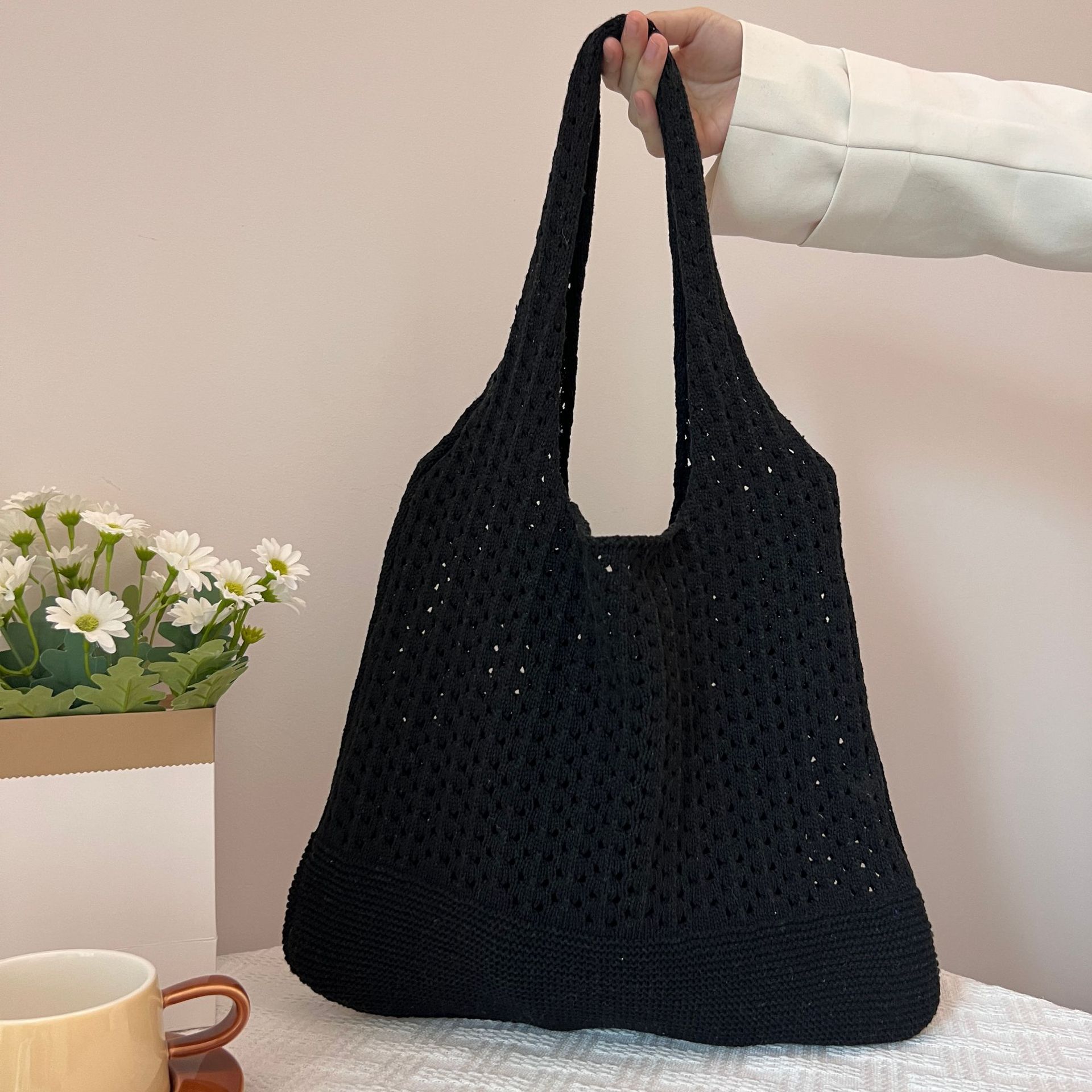 V888-ELOSUNG33322-202506190712-00 Black Handwoven Knitted Tote Bag - Vintage Style Shoulder Bag - Image 1